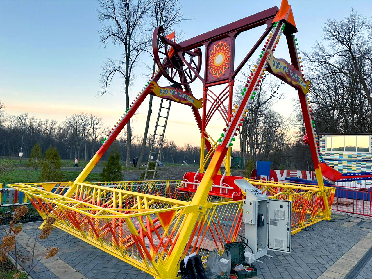 Аттракцион PRO-100 КАЧЕЛИ